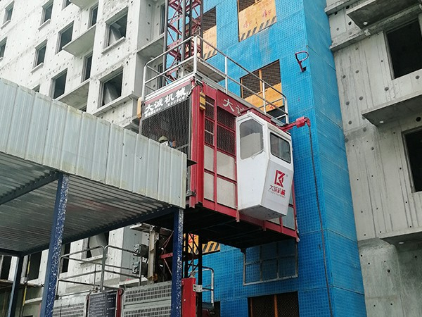 山西三建使用大誠機械施工升降機、物料提升機案例